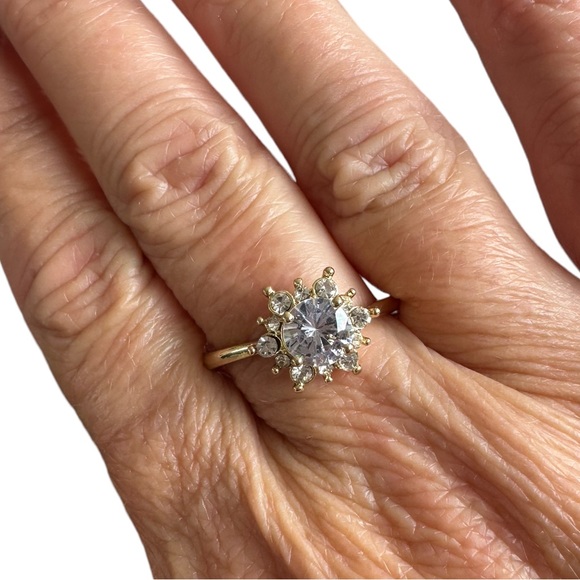 Gold and Zircon Diamond Flower Design Ring - Picture 2 of 9